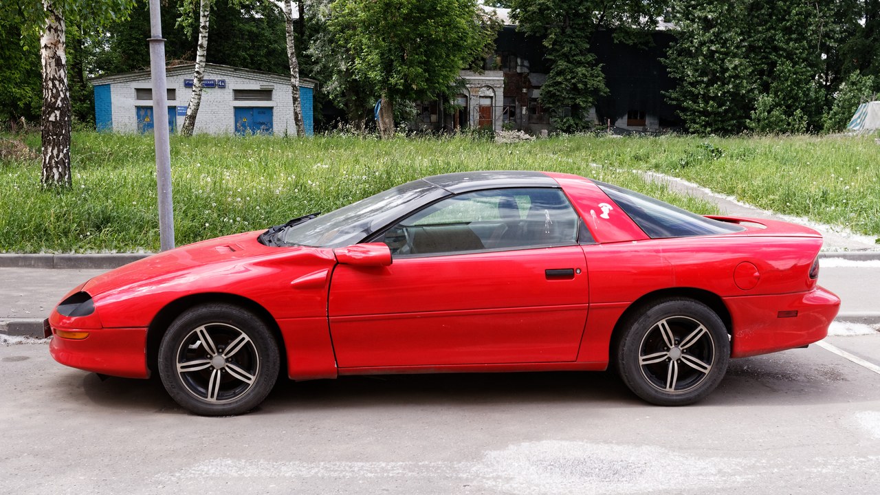 Chevrolet Camaro (fourth generation) — Image Credit: Retired electrician - CC0/Wiki Commons