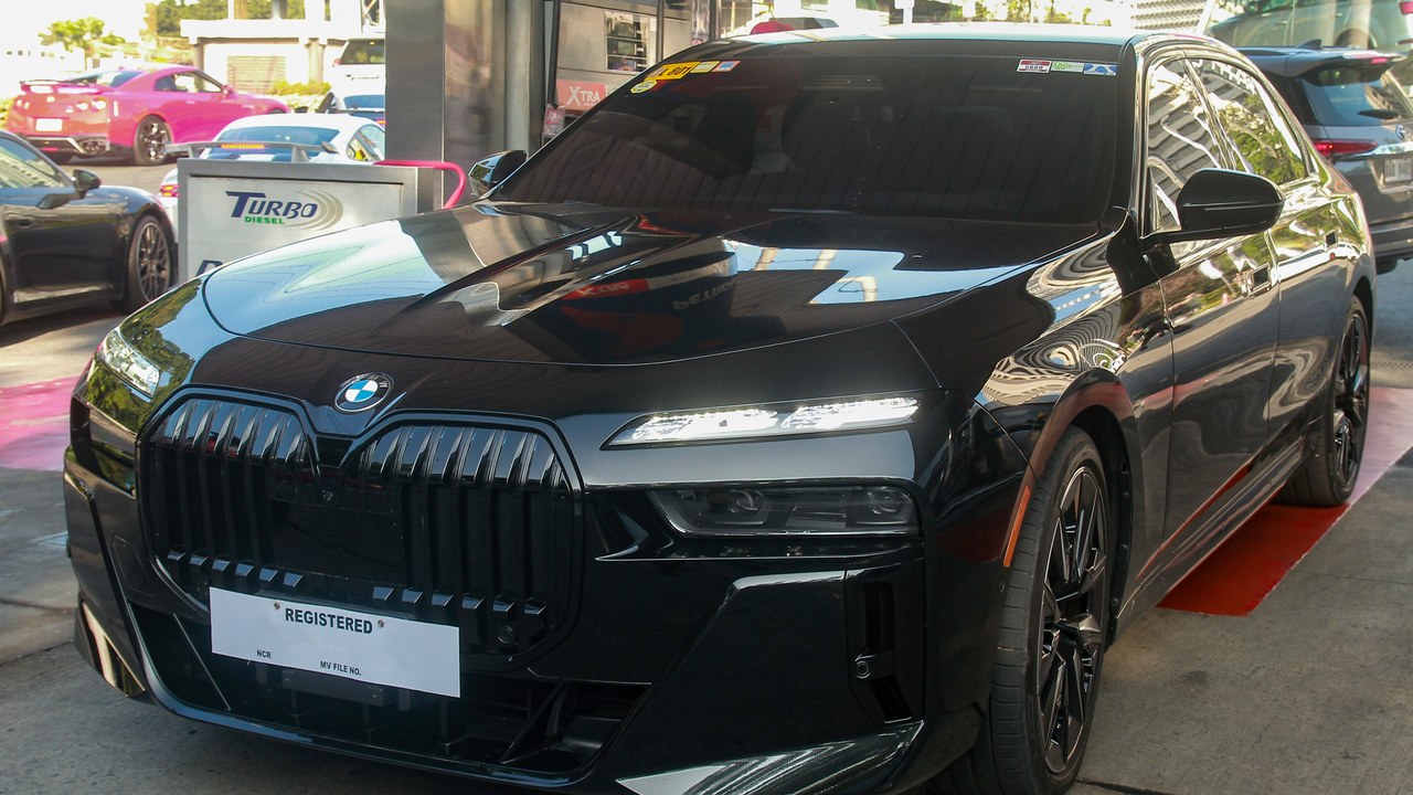 BMW 7 Series — Image Credit: Ethan Llamas - CC BY-SA 4.0/Wiki Commons