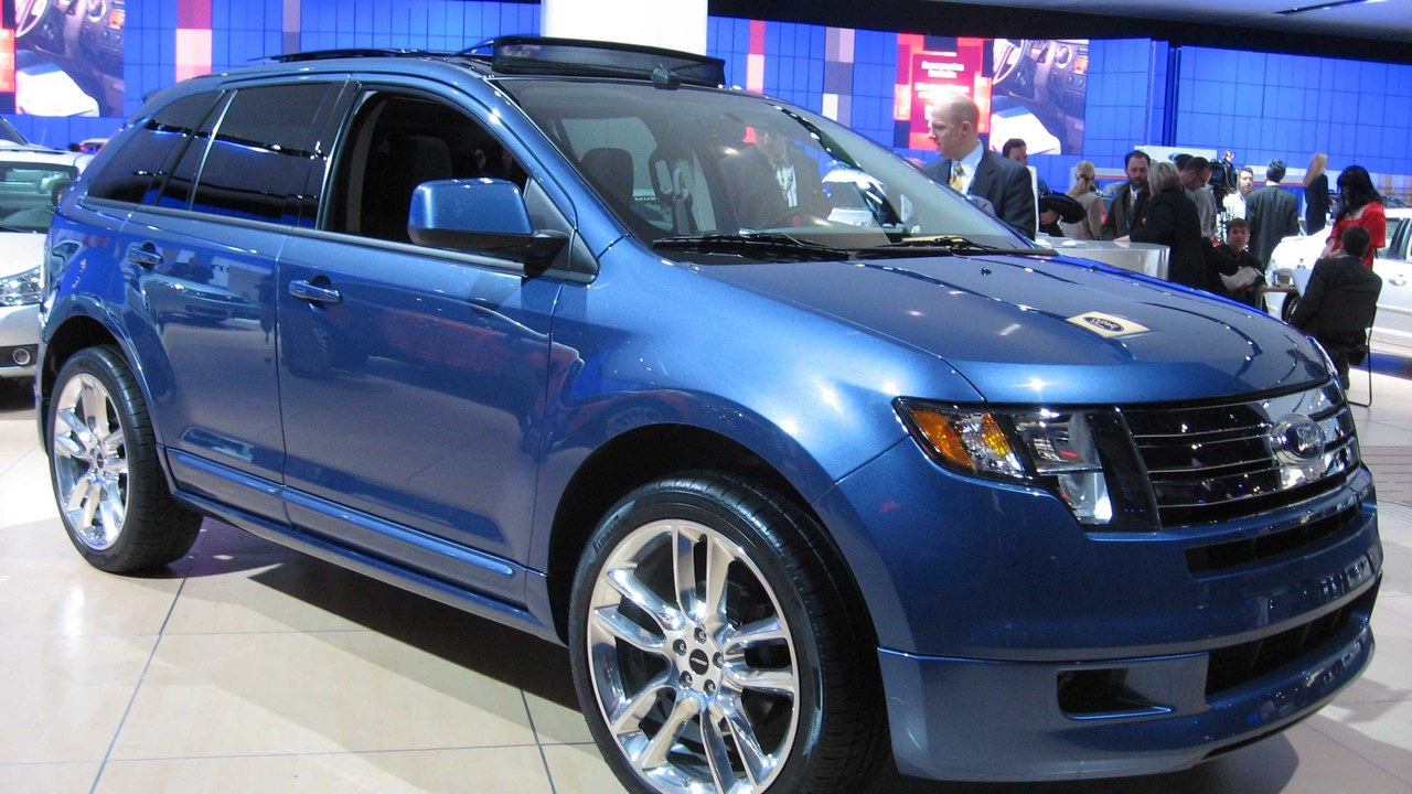 Ford Edge (2007-early 2011) — Image Credit: IFCAR - Public domain/Wiki Commons