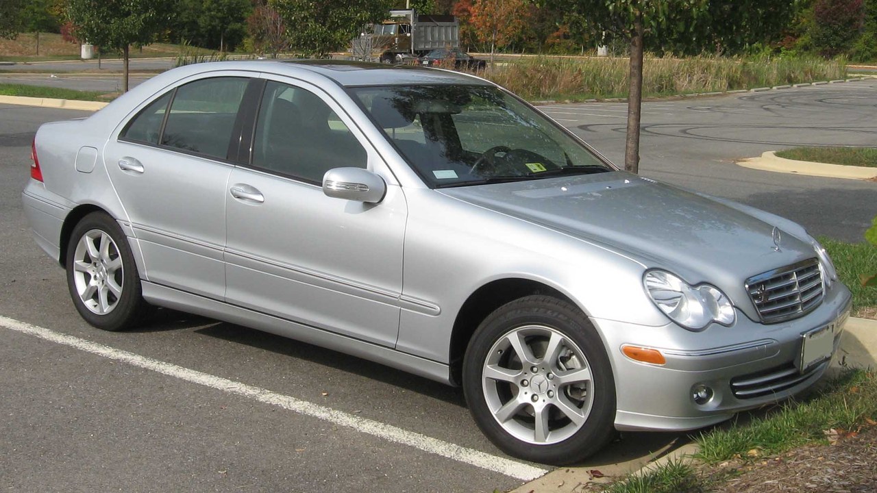 Mercedes-Benz C350 (2005-2008) — Image Credit: IFCAR - Public domain/Wiki Commons