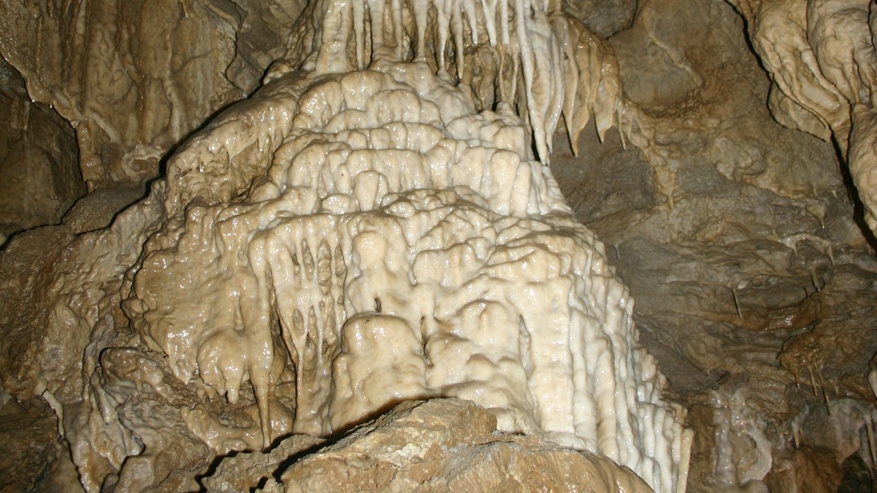 Oregon Caves — Image Credit: Oregon Caves from Cave Junction, USA - CC BY 2.0/Wiki Commons