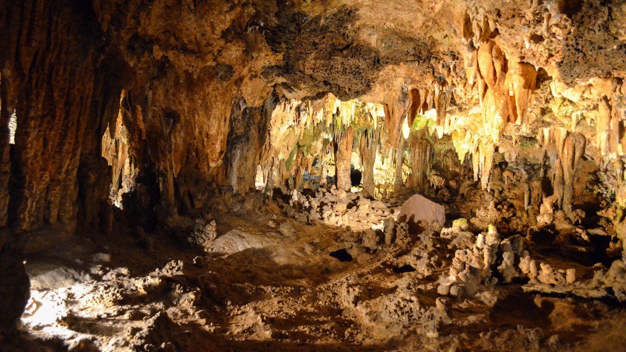 Luray Caverns — Image Credit: m01229 from USA - CC BY 2.0/Wiki Commons