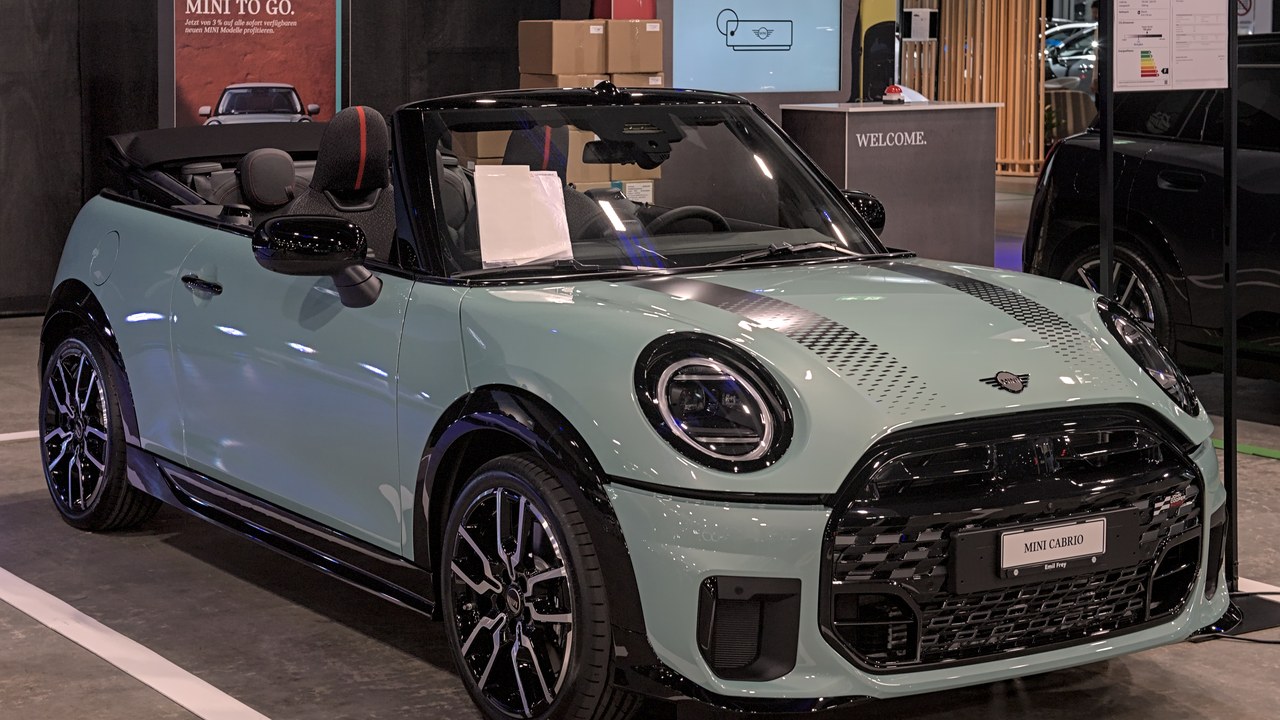 Mini Cooper Convertible — Image Credit: Alexander Migl - CC BY-SA 4.0/Wiki Commons