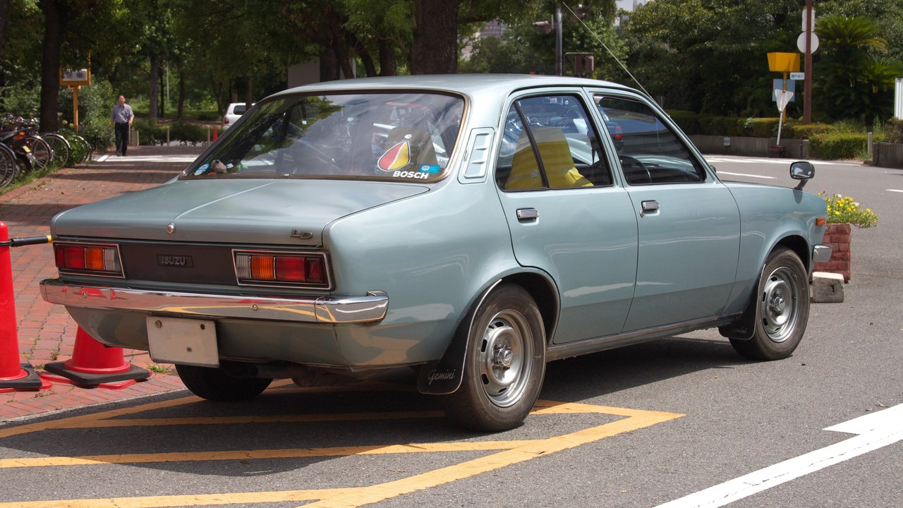 Isuzu I-Mark Diesel — Image Credit: Ignis - CC BY-SA 3.0/Wiki Commons