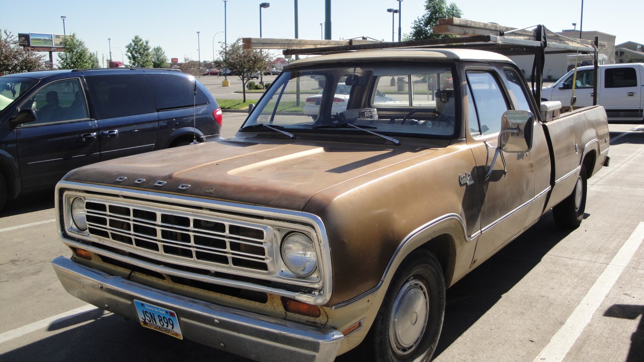 Dodge D series Club Cab (1973) — Image Credit: Greg Gjerdingen from Willmar, USA - CC BY 2.0/Wiki Commons