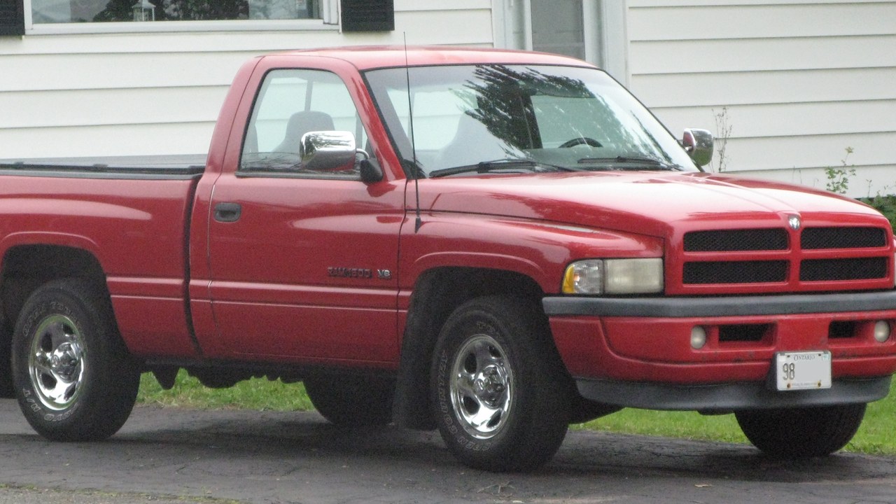 Dodge Ram (1994, second generation) — Image Credit: SsmIntrigue - CC BY-SA 4.0/Wiki Commons