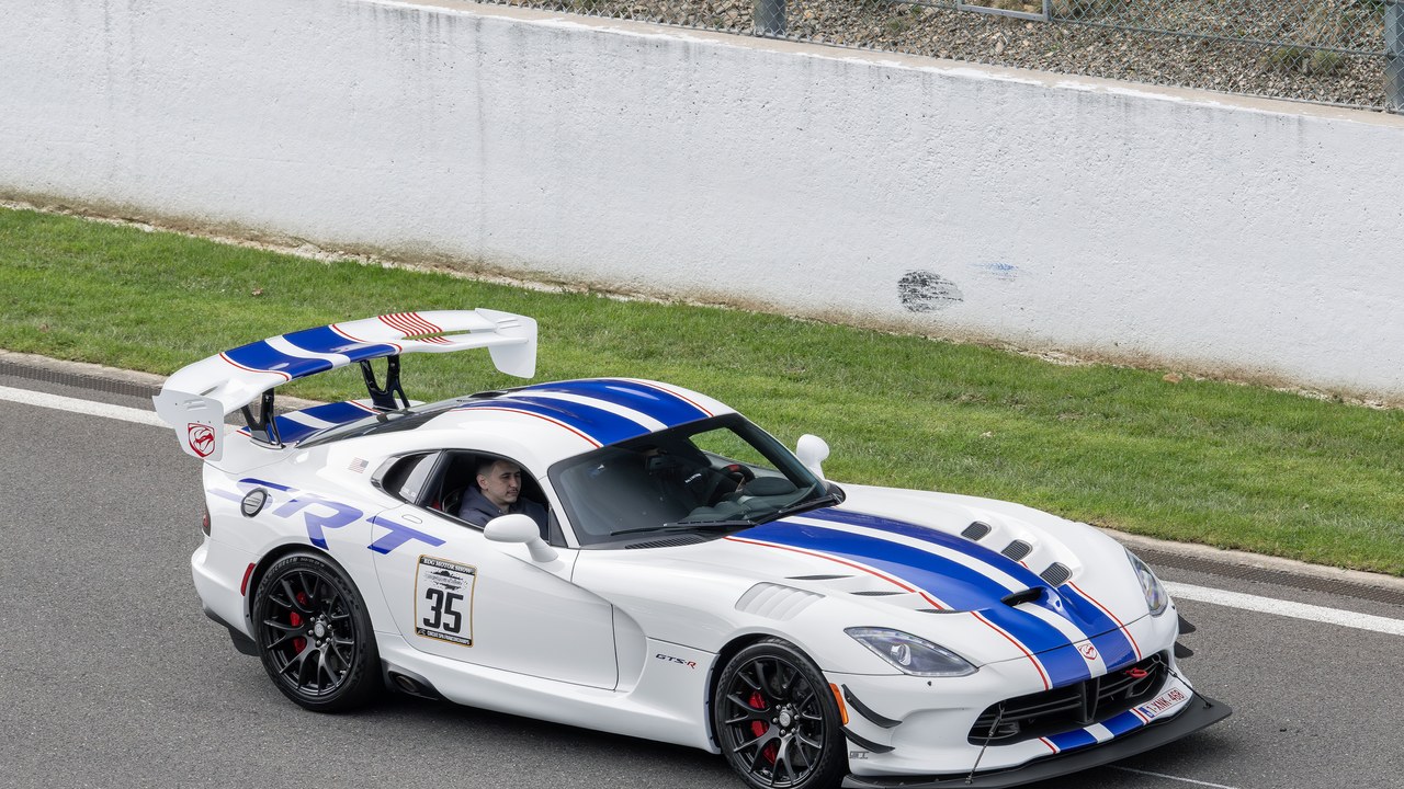 2017 Dodge Viper GTS-R Commemorative Edition — Image Credit: Alexandre Prevot from Nancy, France - CC BY-SA 4.0/Wiki Commons