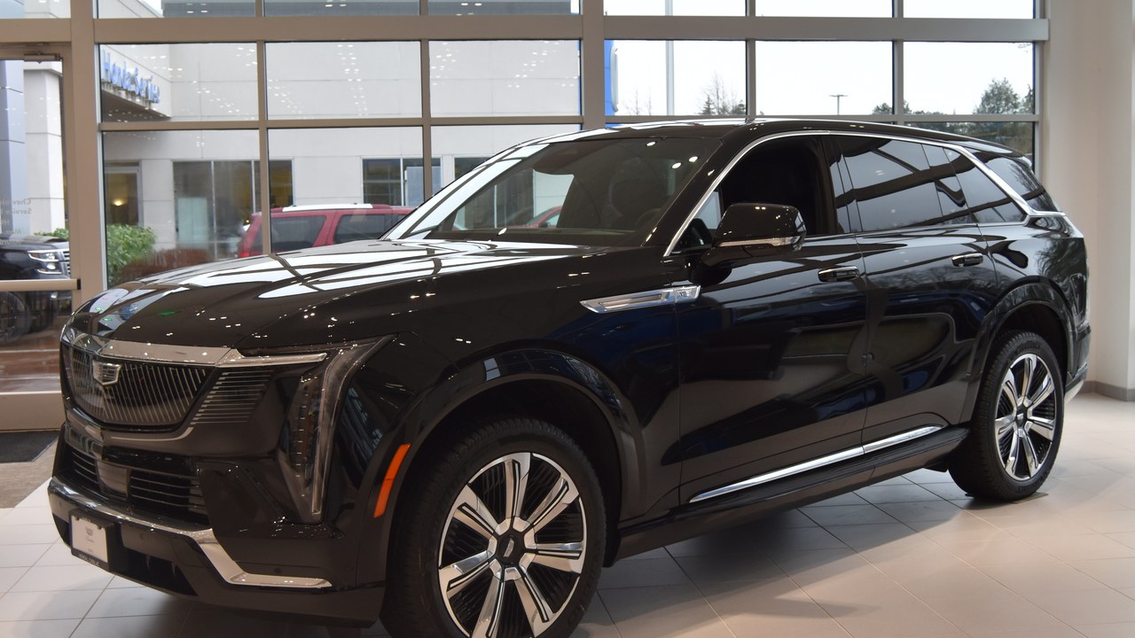 Cadillac Escalade IQ — Image Credit: Wlb5V - CC BY-SA 4.0/Wiki Commons