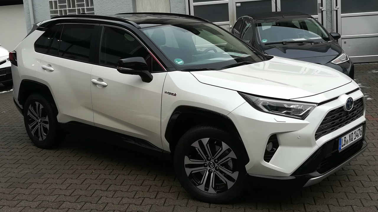 Toyota RAV4 — Image Credit: Alexander Migl - CC BY-SA 4.0/Wiki Commons