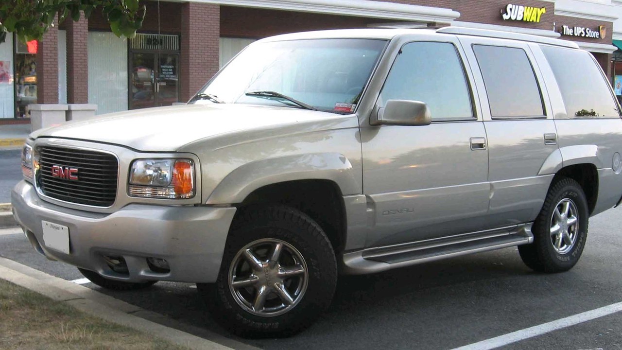 GMC Yukon Denali (1999) — Image Credit: IFCAR - Public domain/Wiki Commons