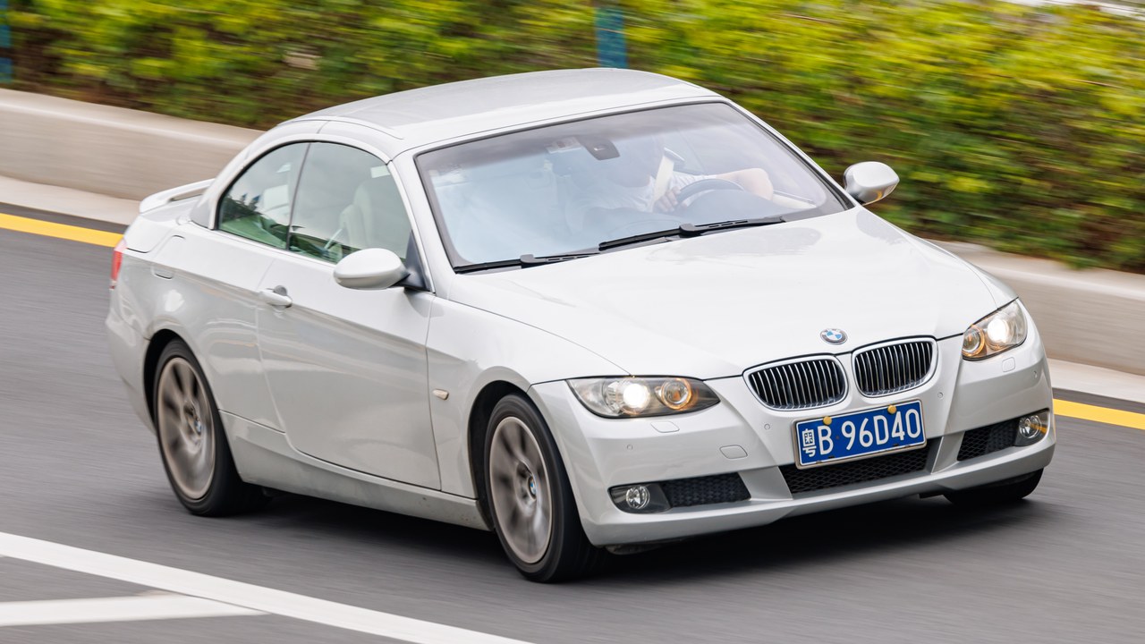 BMW 3 Series convertible — Image Credit: Dinkun Chen - CC BY-SA 4.0/Wiki Commons