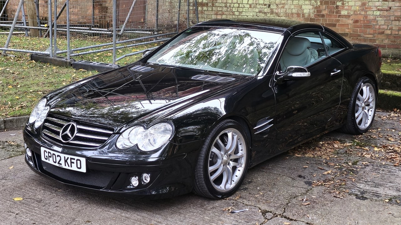 Mercedes-Benz SL — Image Credit: MrWalkr - CC BY-SA 4.0/Wiki Commons