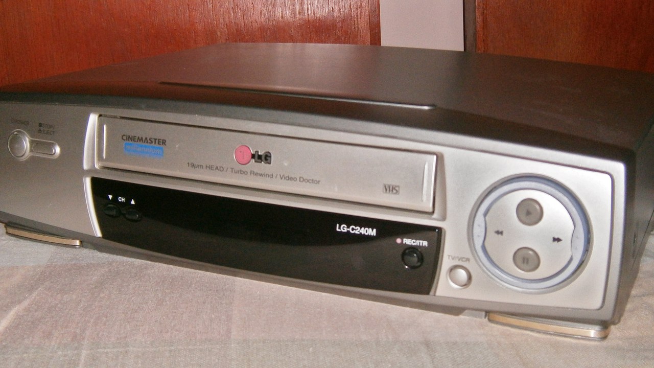 Videocassette recorder — Image Credit: Julianprescott2604juuly - CC BY-SA 3.0/Wiki Commons