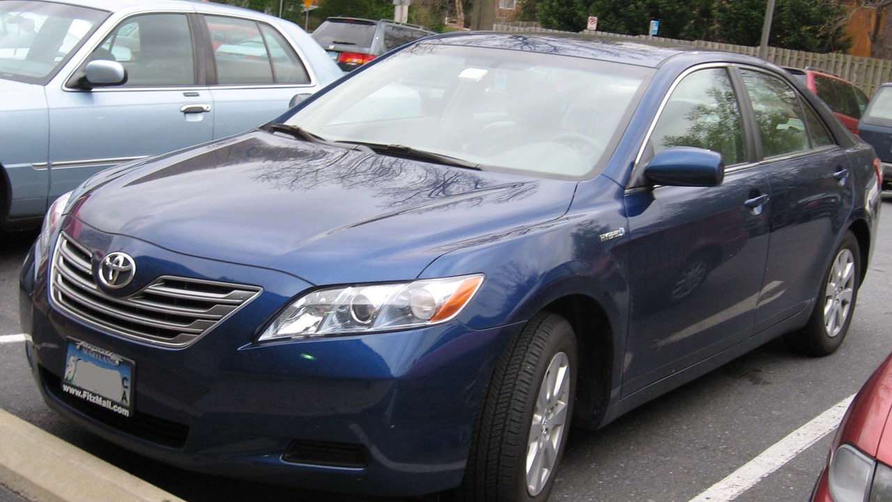 Toyota Camry Hybrid — Image Credit: IFCAR - Public domain/Wiki Commons