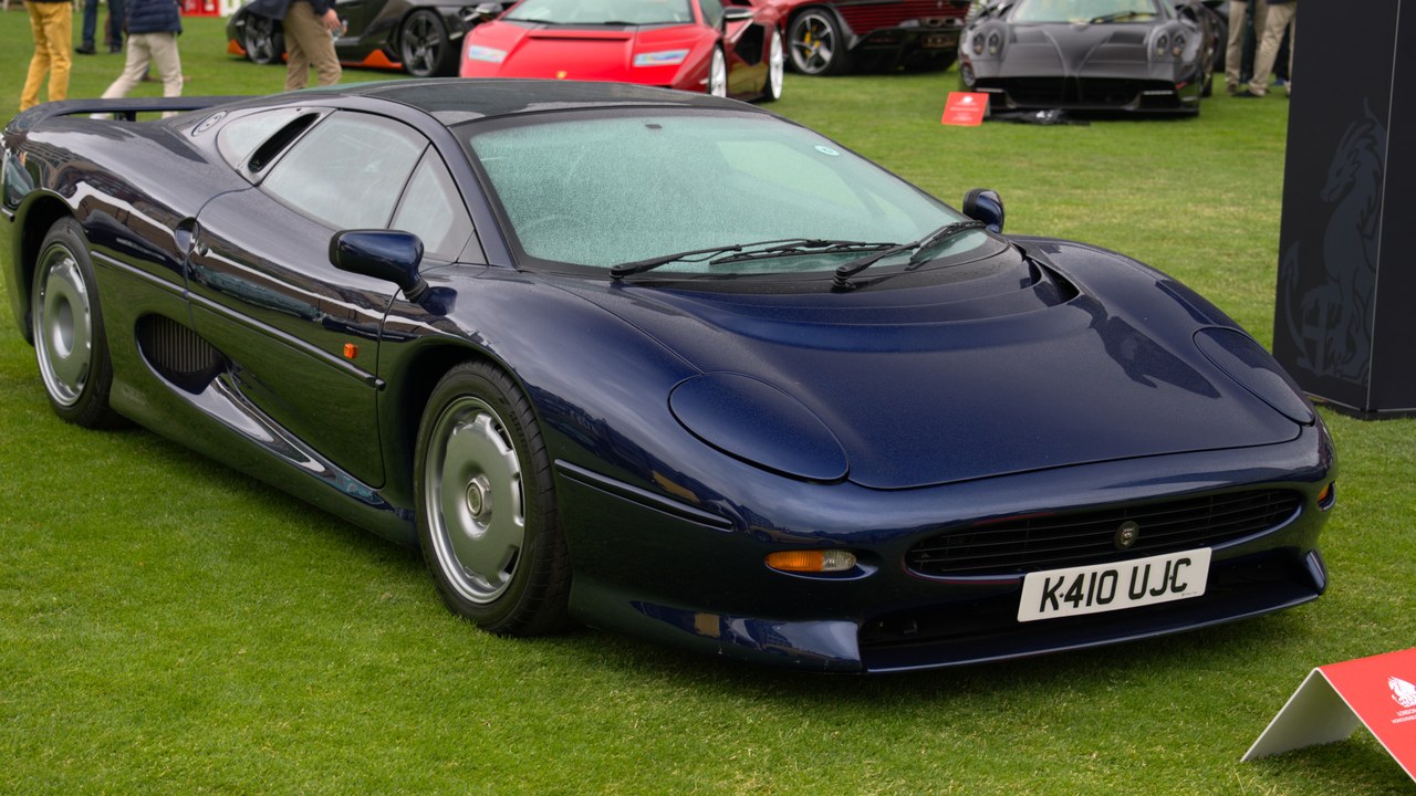 Jaguar XJ220 — Image Credit: MrWalkr - CC BY-SA 4.0/Wiki Commons