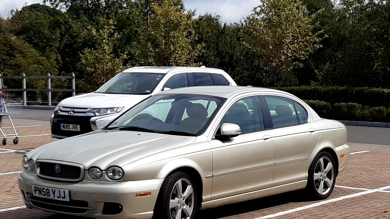 Jaguar X-Type — Image Credit: hugh llewelyn - CC BY-SA 2.0/Wiki Commons