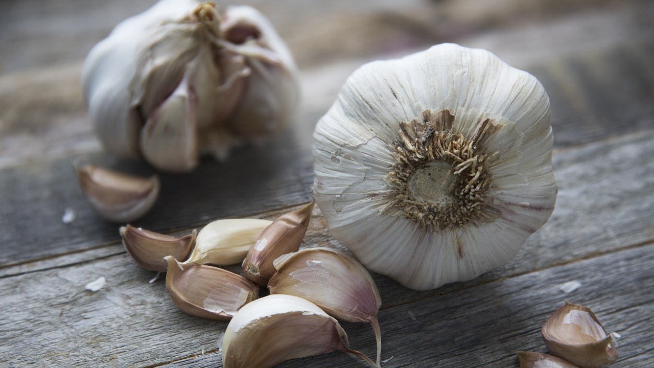 Garlic — Image Credit: Kjokkenutstyr - CC BY-SA 4.0/Wiki Commons