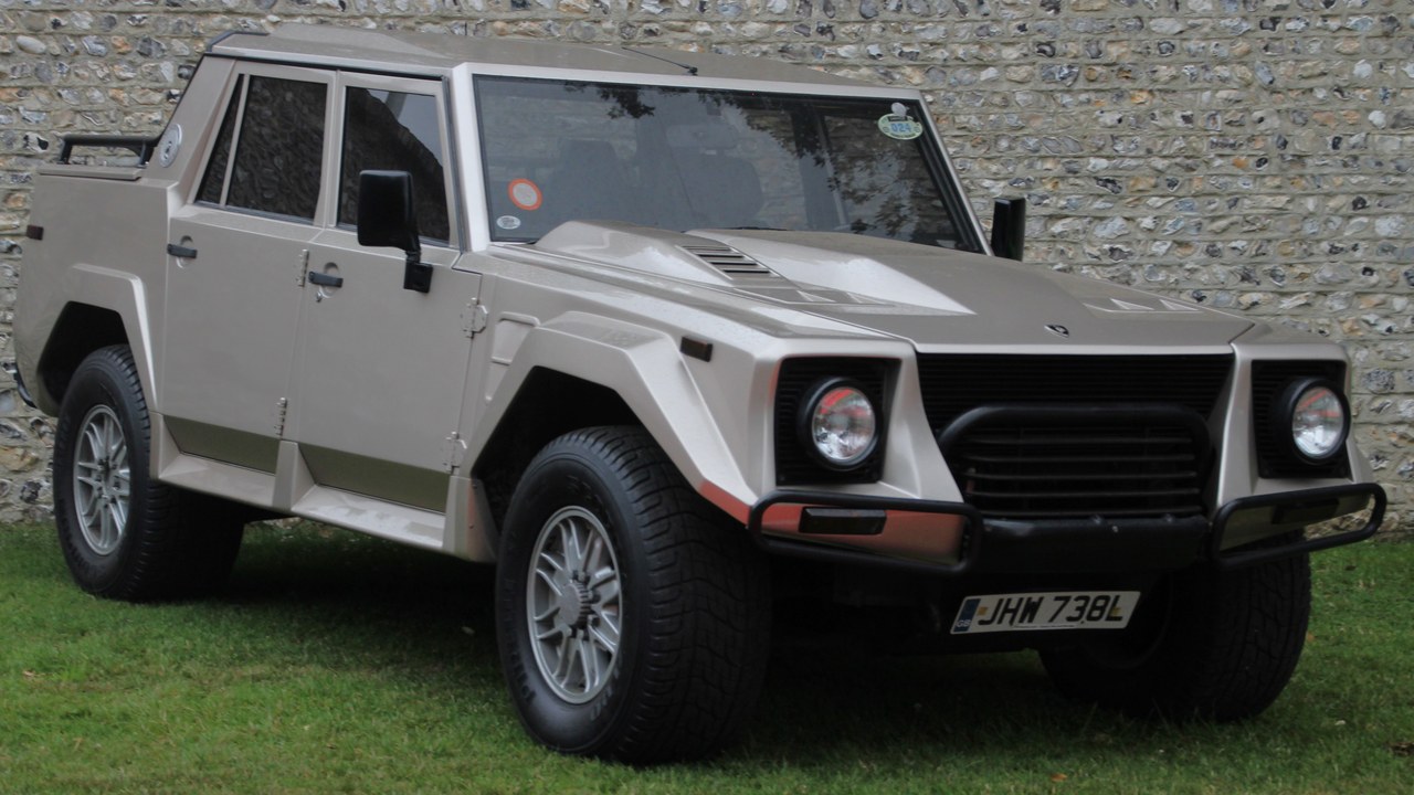 Lamborghini LM002 (1986) — Image Credit: MrWalkr - CC BY-SA 4.0/Wiki Commons