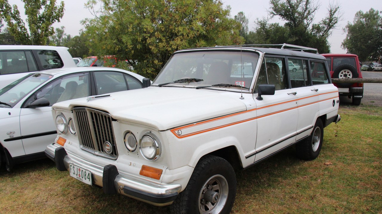 Jeep Wagoneer (SJ) — Image Credit: Sicnag - CC BY 2.0/Wiki Commons