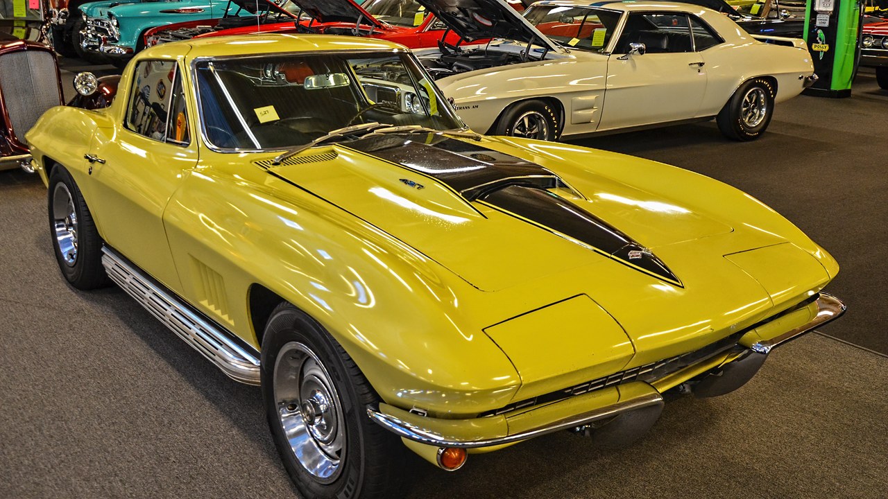 Chevrolet Corvette L88 (1967) — Image Credit: Tomás Del Coro from Fabulous Las Vegas, Nevada, USA - CC BY-SA 2.0/Wiki Commons