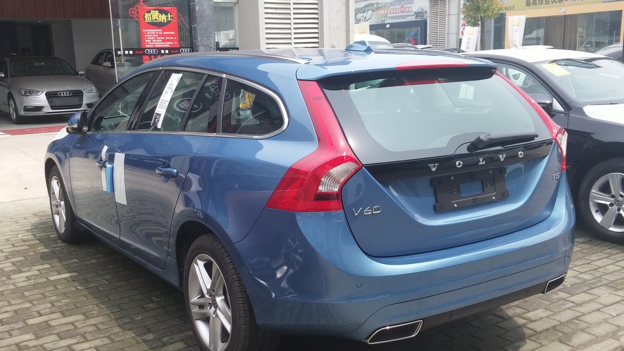 2015 Volvo V60 — Image Credit: Navigator84 - CC BY-SA 4.0/Wiki Commons