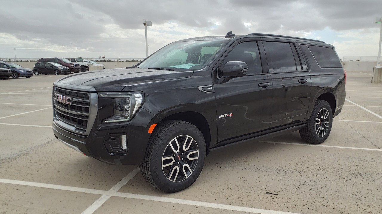 GMC Yukon XL — Image Credit: HJUdall - CC0/Wiki Commons