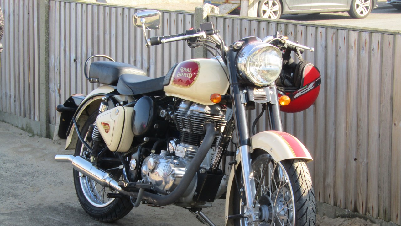 Royal Enfield Bullet — Image Credit: Kolforn (Kolforn) I'd appreciate - CC BY-SA 4.0/Wiki Commons