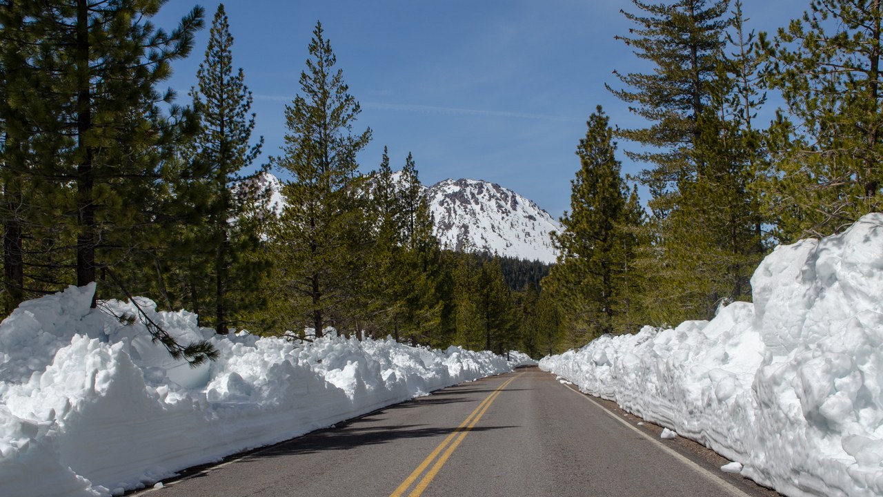 Lassen Volcanic National Park Highway — Image Credit: Amanda Sweeney - Public domain/Wiki Commons