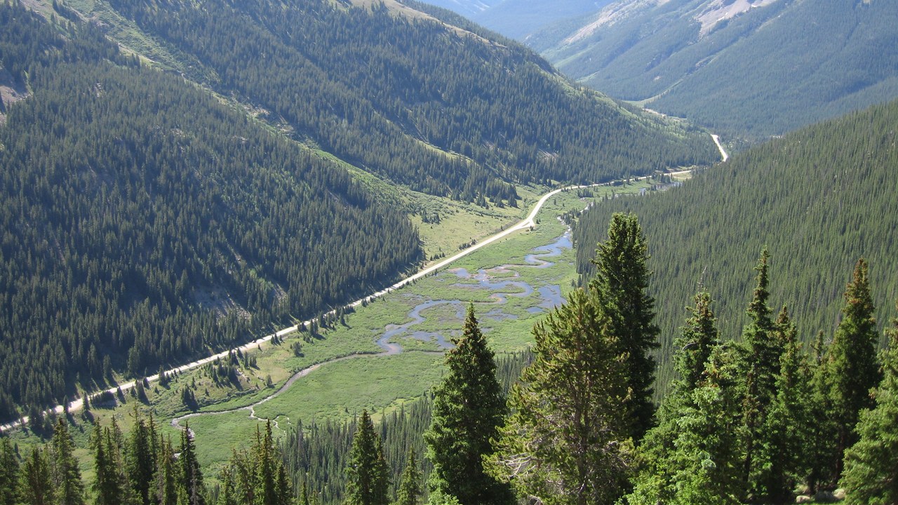 Independence Pass — Image Credit: The original uploader was Vidor at English Wikipedia - Public domain/Wiki Commons