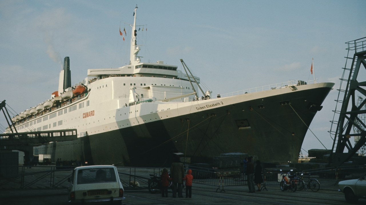 RMS Queen Elizabeth 2 — Image Credit: Helmut Kienzle - CC BY 4.0/Wiki Commons