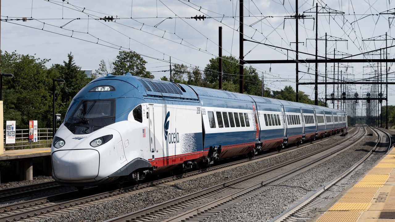 Amtrak NextGen Acela — Image Credit: RedPottery18 - CC BY 4.0/Wiki Commons