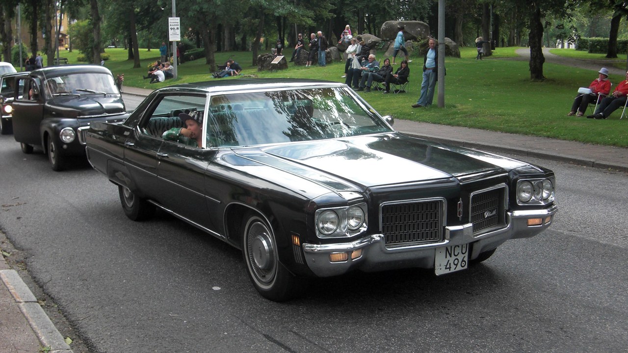 Oldsmobile Ninety-Eight (1971) — Image Credit: Achird - CC BY-SA 3.0/Wiki Commons