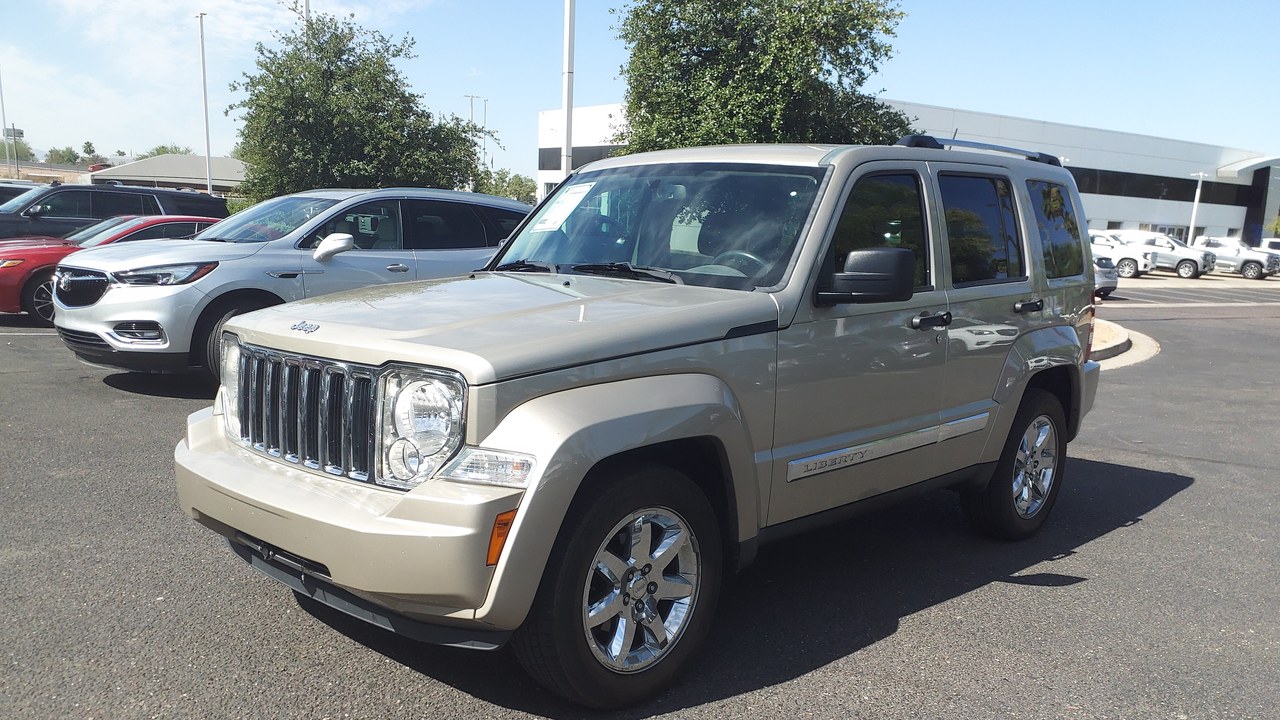 Jeep Liberty — Image Credit: HJUdall - CC0/Wiki Commons