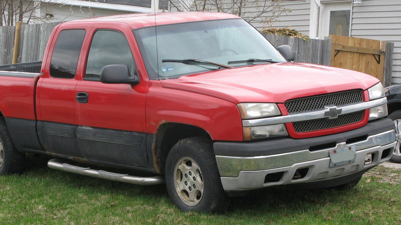 Chevrolet Silverado 1500 (Vortec 5300 LM7 V8) — Image Credit: SsmIntrigue - CC BY-SA 4.0/Wiki Commons