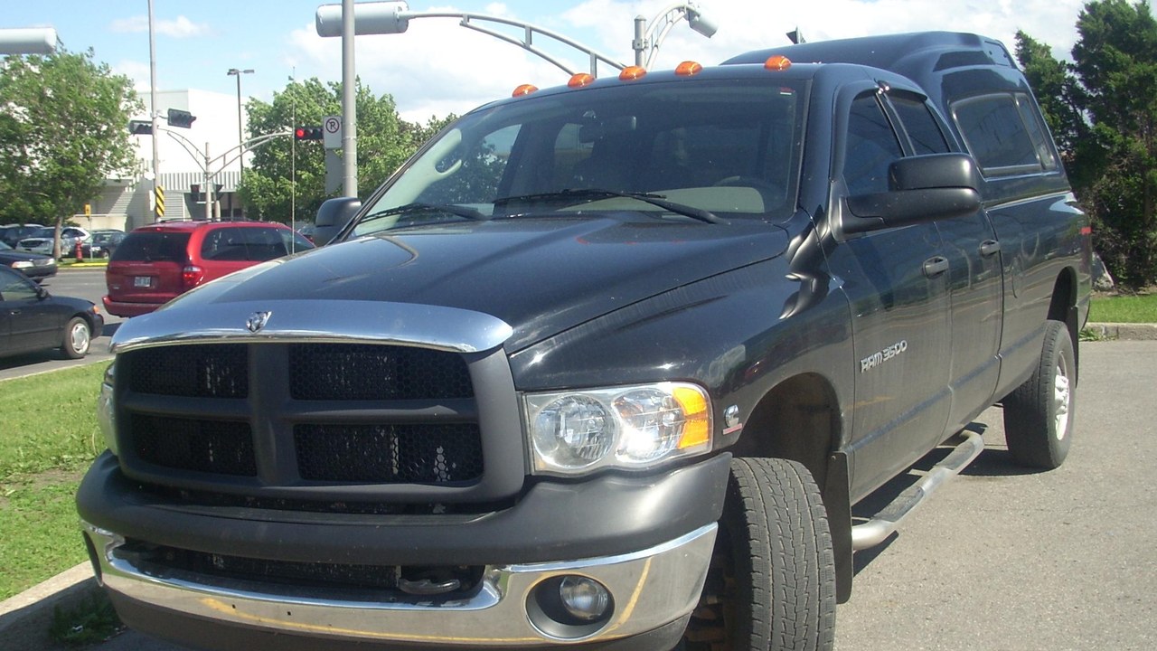 Dodge Ram 3500 (2003-2007, 24-valve Cummins) — Image Credit: Bull-Doser - Public domain/Wiki Commons