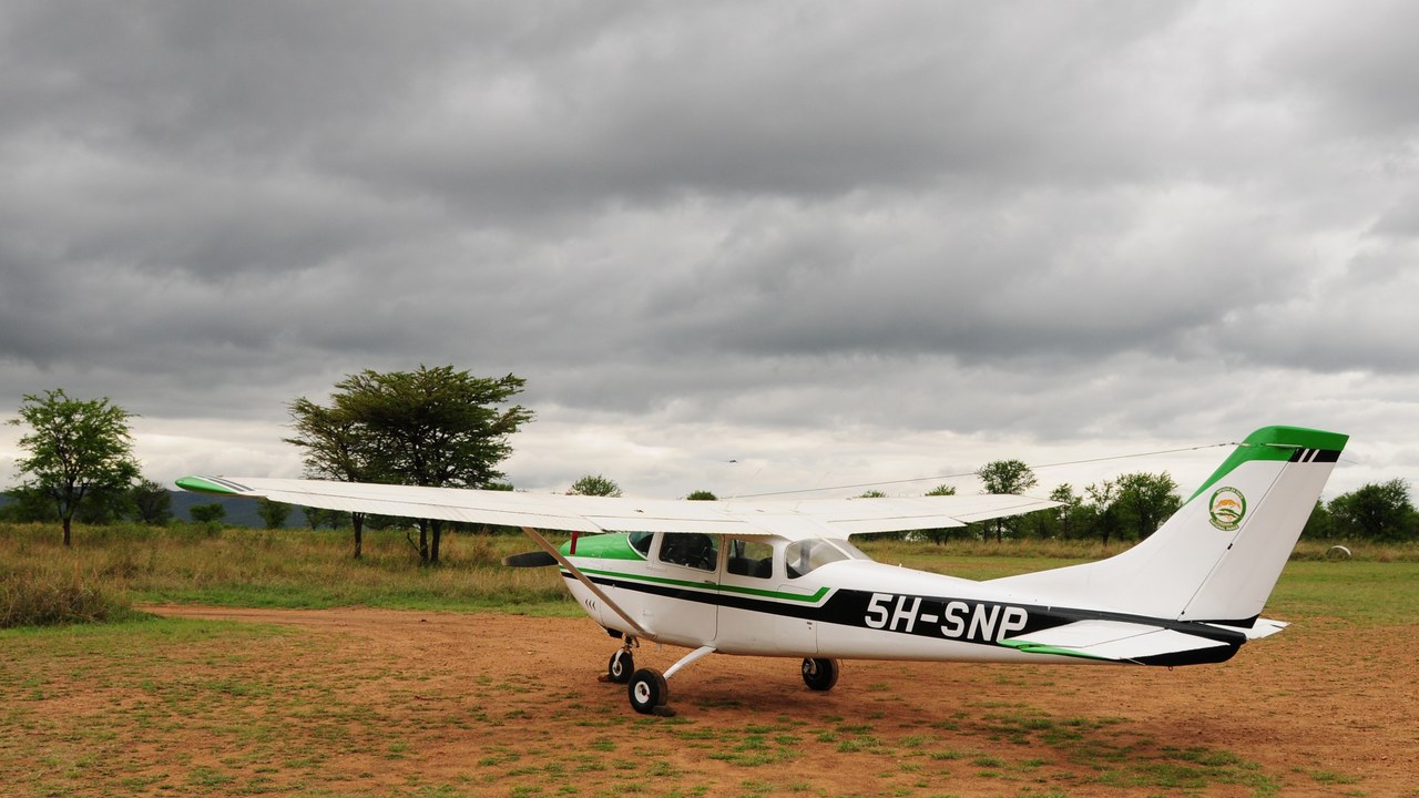Cessna 182 Skylane — Image Credit: Vince Smith - CC BY-SA 2.0/Wiki Commons