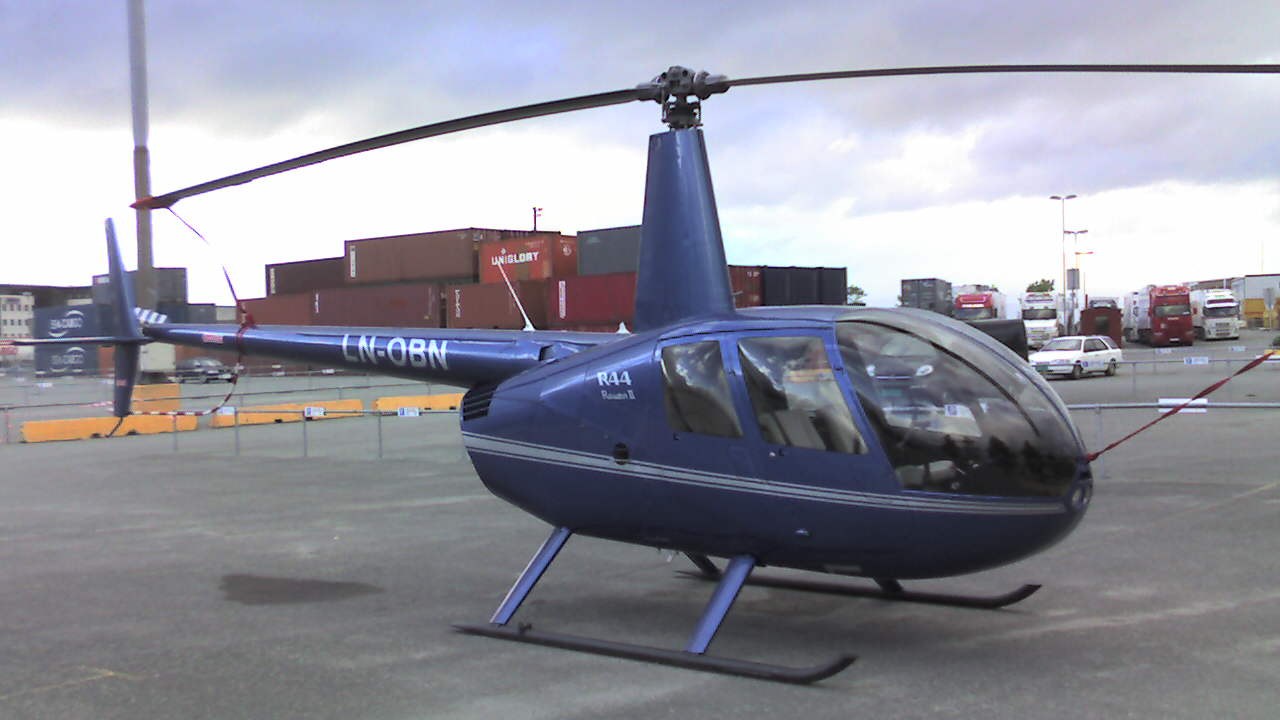 Robinson R44 — Image Credit: Kallemax at English Wikipedia - Public domain/Wiki Commons