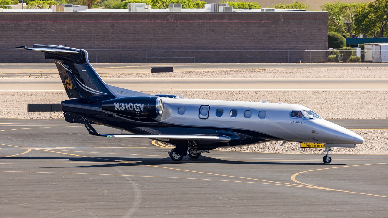 Embraer Phenom 300E — Image Credit: Piemags Aviation - CC BY-SA 4.0/Wiki Commons