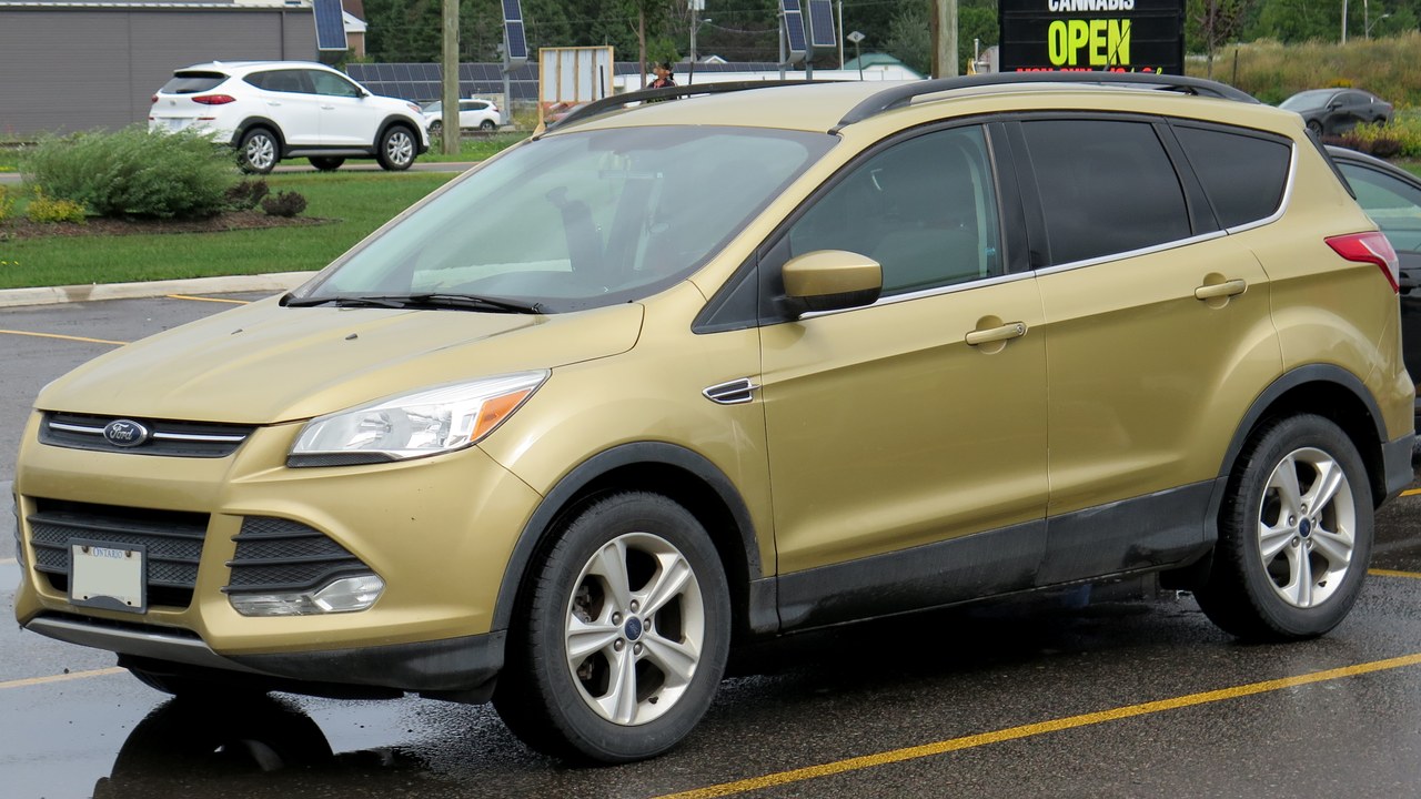 Ford Escape (2013-2014) — Image Credit: Elise240SX - CC BY-SA 4.0/Wiki Commons