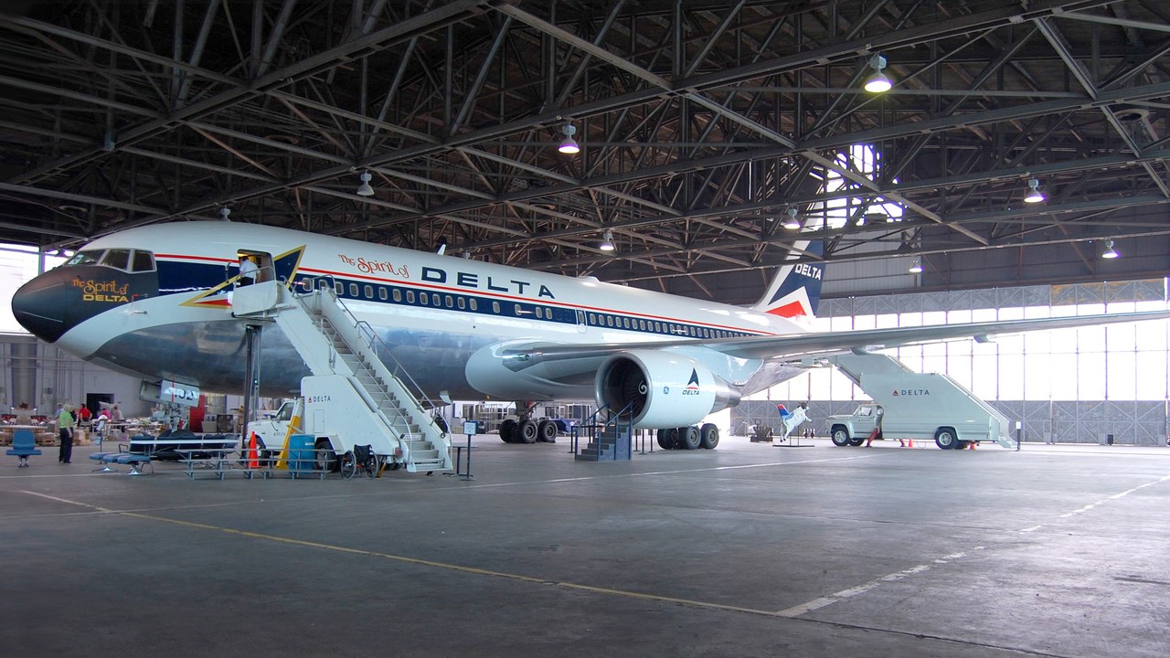 Boeing 767 'The Spirit of Delta' — Image Credit: Blurred Ren from Stone Mountain, U - CC BY 2.0/Wiki Commons