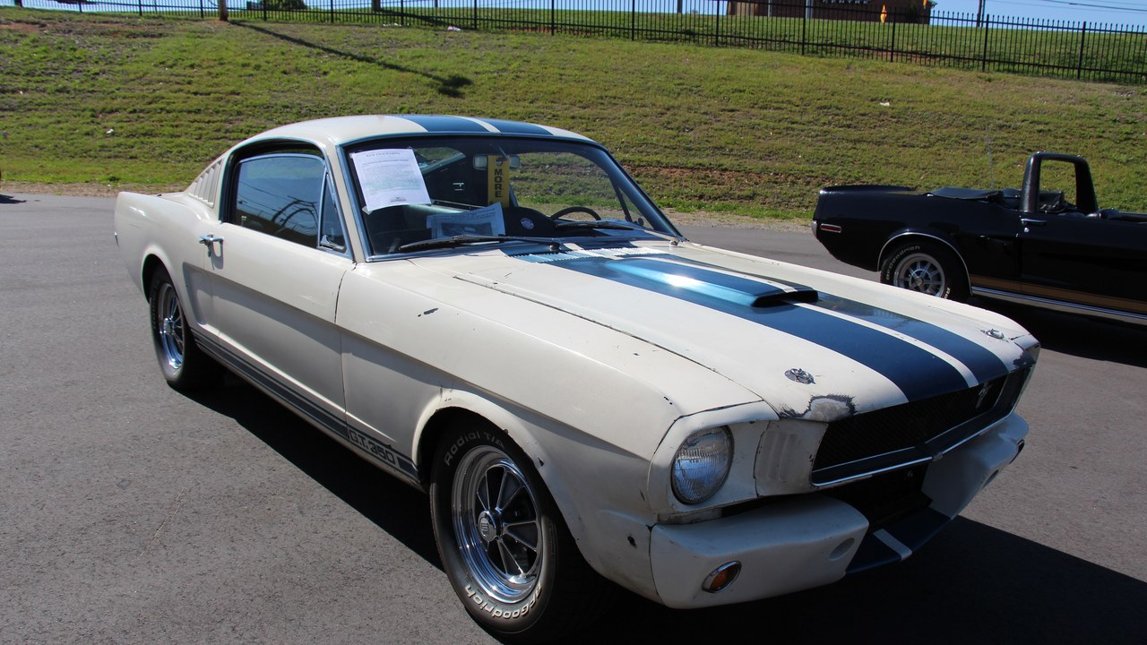 Shelby GT350 (1965-66) — Image Credit: Sicnag - CC BY 2.0/Wiki Commons