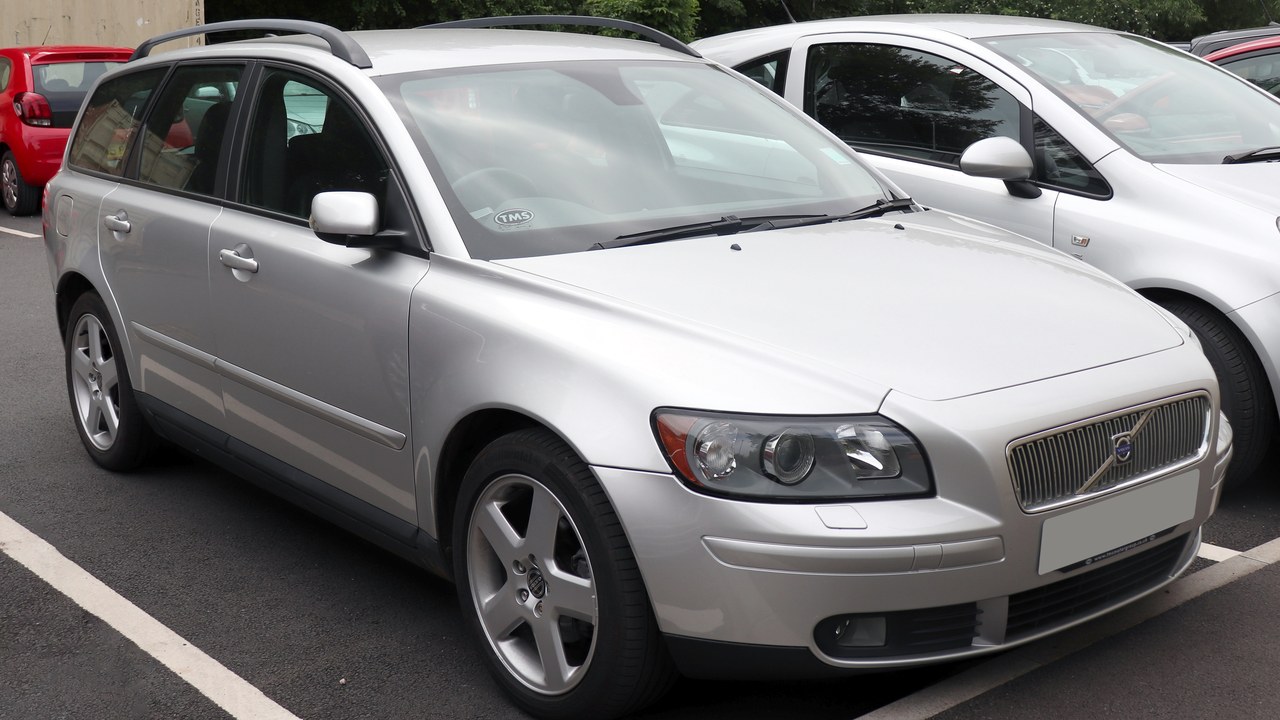 Volvo V50 — Image Credit: Vauxford - CC BY-SA 4.0/Wiki Commons