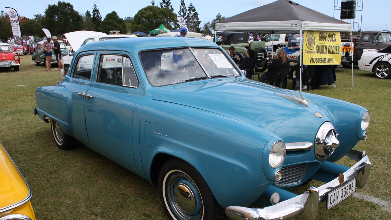 Studebaker Champion (1950 bullet-nose) — Image Credit: Bob Adams from Amanzimtoti, South Africa - CC BY-SA 2.0/Wiki Commons