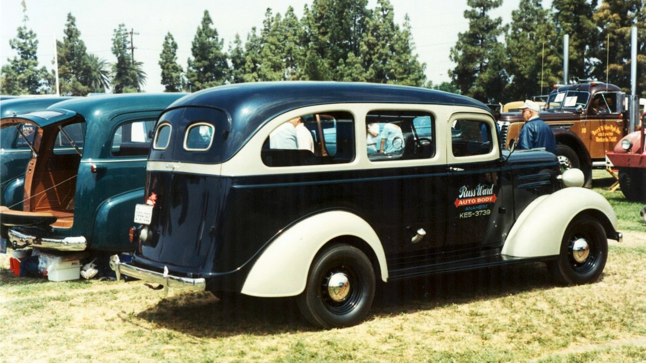 Chevrolet Suburban (first generation) — Image Credit: Alden Jewell - CC BY 2.0/Wiki Commons