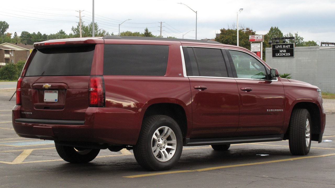 Chevrolet Suburban — Image Credit: Elise240SX - CC BY-SA 4.0/Wiki Commons