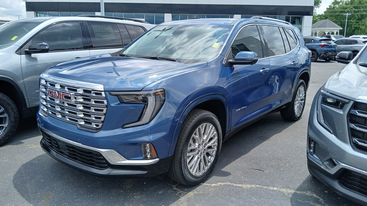 GMC Acadia — Image Credit: Deathpallie325 - CC BY-SA 4.0/Wiki Commons