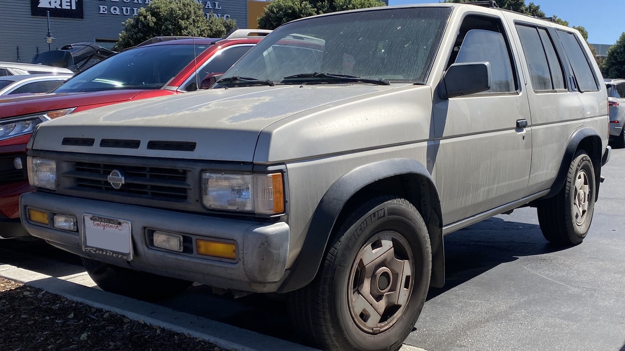 Nissan Pathfinder — Image Credit: Cutlass - CC0/Wiki Commons