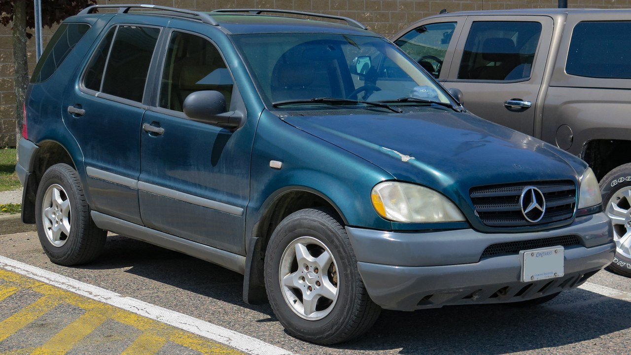 Mercedes-Benz M-Class — Image Credit: Elise240SX - CC BY-SA 4.0/Wiki Commons
