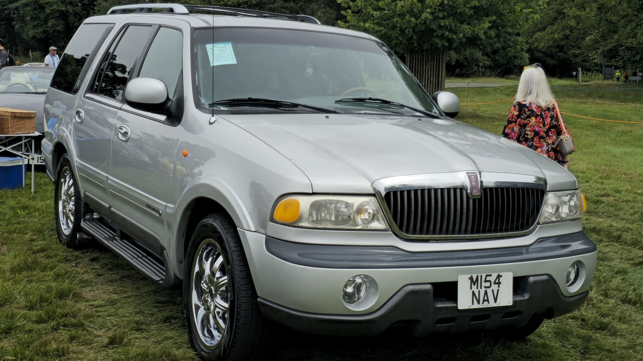 Lincoln Navigator — Image Credit: Calreyn88 - CC BY-SA 4.0/Wiki Commons