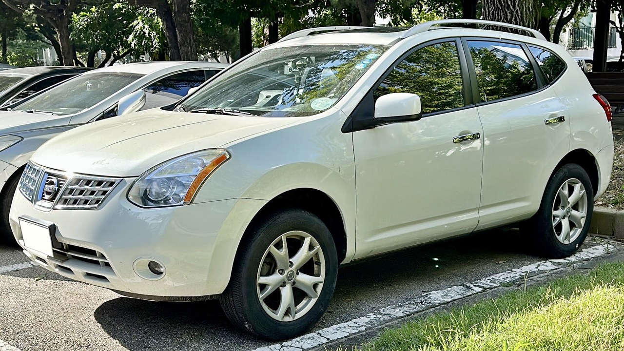 Nissan Rogue — Image Credit: Benespit - CC BY-SA 4.0/Wiki Commons